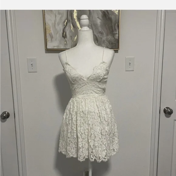 NBD Give It Up Lace Dress Size Small - Picture 3 of 9